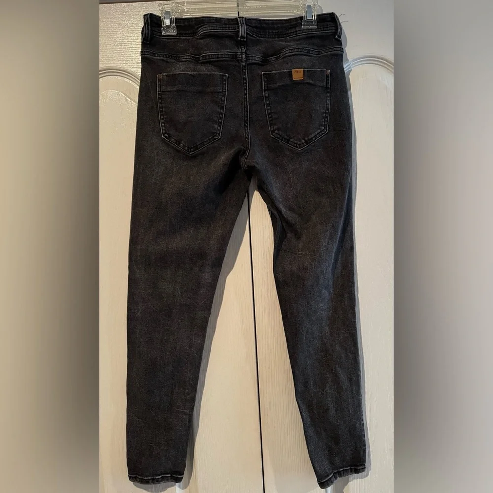 Zara Women’s Black Skinny Jeans - Size 6